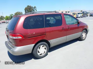2002 Toyota Sienna LE z VIN 4T3ZF13C02U466267, wystawiony jako IAAI lot #42371050 z przebiegiem 282 395 mil mil oraz . Historia ofert i sprzedaży dostępna na DreamBid. Obrazek 4.