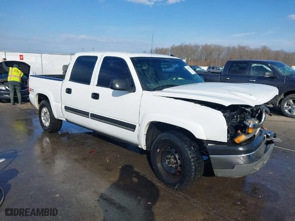2004 Chevrolet Silverado 1500 Crew Cab LT with VIN 2GCEK13T541343313, listed as a IAAI auction lot 41617812 with 189,916 mi miles. Bid and sale history available at carsss.com. Image 1.