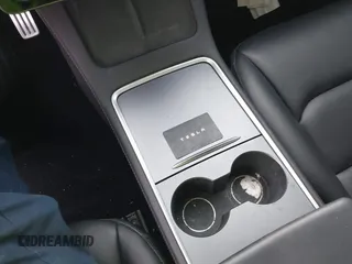 2023 Tesla Model 3 Performance z VIN 5YJ3E1EC3PF716085, wystawiony jako IAAI lot #41911684 z przebiegiem 45 184 mil mil oraz . Historia ofert i sprzedaży dostępna na DreamBid. Obrazek 11.