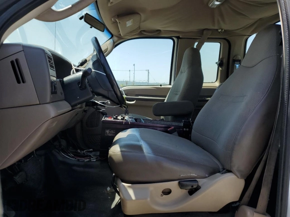 2004 Ford F-250 XL с VIN 1FTNX20L94EB65979, выставлен на аукционе Copart как лот 57833135 с пробегом 231 436 миль миль и Чистый • Clean title. История ставок и продаж доступна на DreamBid. Изображение 7.