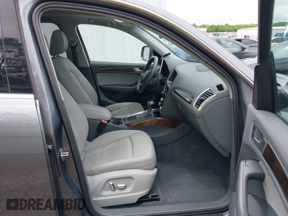 2013 Audi Q5 Premium with VIN WA1CFAFP2DA081938, listed as a IAAI auction lot 42088589 with 136,173 mi miles. Bid and sale history available at carsss.com. Image 5.