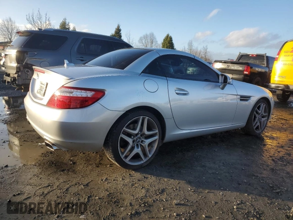 2014 Mercedes-Benz SLK 250 z VIN WDDPK4HA3EF091997, wystawiony jako Copart lot #86802974 z przebiegiem 70 247 mil mil oraz Szkoda całkowita • Salvage title. Historia ofert i sprzedaży dostępna na DreamBid. Obrazek 3.