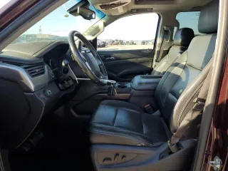 2017 Chevrolet Suburban LT z VIN 1GNSCHKC1HR352573, wystawiony jako Copart lot #55862305 z przebiegiem 167 638 mil mil oraz Szkoda całkowita • Salvage title. Historia ofert i sprzedaży dostępna na DreamBid. Obrazek 7.