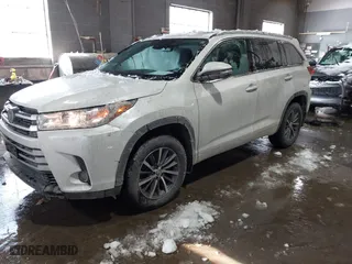2018 Toyota Highlander SE with VIN 5TDJZRFHXJS909146, listed as a IAAI auction lot 41548358 with 140,990 mi miles. Bid and sale history available at carsss.com. Image 17.