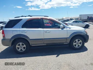 2004 Kia Sorento LX z VIN KNDJC733345270472, wystawiony jako IAAI lot #42282749 z przebiegiem 102 778 mil mil oraz . Historia ofert i sprzedaży dostępna na DreamBid. Obrazek 13.