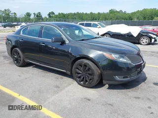 2015 Lincoln MKS z VIN 1LNHL9DK2FG600346, wystawiony jako IAAI lot #42282772 z przebiegiem 347 761 mil mil oraz . Historia ofert i sprzedaży dostępna na DreamBid. Obrazek 1.