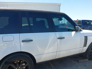 2011 Land Rover Range Rover SC with VIN SALMF1E47BA336395, listed as a IAAI auction lot 42532090 with 62,690 mi miles and . Bid and sale history available at DreamBid. Image 14.