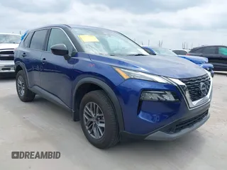 2023 Nissan Rogue S z VIN 5N1BT3AB3PC876924, wystawiony jako IAAI lot #42134625 z przebiegiem 5 566 mil mil oraz . Historia ofert i sprzedaży dostępna na DreamBid. Obrazek 1.
