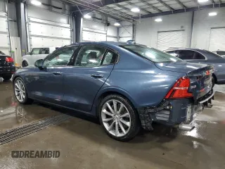 2019 Volvo S60 Momentum with VIN 7JRA22TK1KG001516, listed as a Copart auction lot 82904434 with 33,912 mi miles and Salvage Title. Bid and sale history available at carsss.com. Image 2.