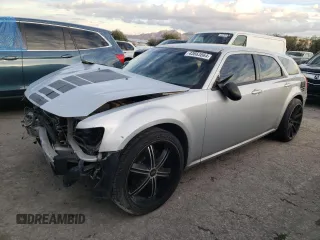 2008 Dodge Magnum SXT with VIN 2D4FV37V38H192961, listed as a Copart auction lot 43663864 with 152,988 mi miles and Salvage Title. Bid and sale history available at carsss.com. Image 1.