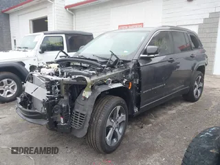 2023 Jeep Grand Cherokee z VIN 1C4RJYB69PC582211, wystawiony jako IAAI lot #40186115 z przebiegiem 3 119 mil mil oraz . Historia ofert i sprzedaży dostępna na DreamBid. Obrazek 23.
