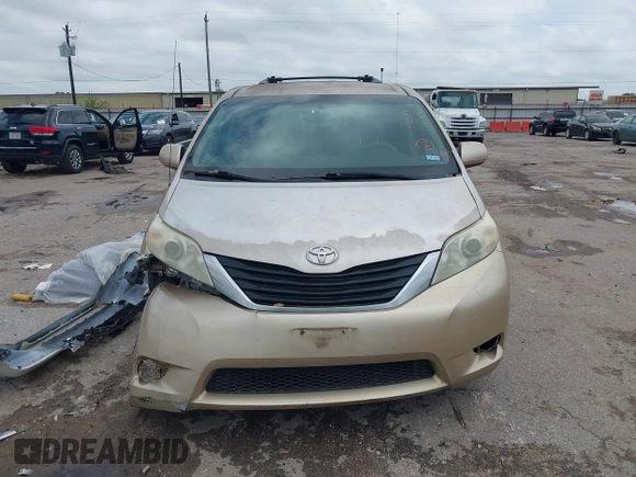 2011 Toyota Sienna LE AAS with VIN 5TDKK3DC4BS037240, listed as a IAAI auction lot 42091924 with 160,748 mi miles. Bid and sale history available at carsss.com. Image 13.