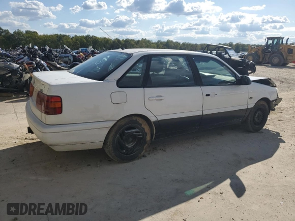 1997 Volkswagen Passat with VIN WVWGG83A0VB009323, listed as a Copart auction lot 73042334 with 261,740 mi miles and Salvage title. Bid and sale history available at DreamBid. Image 3.