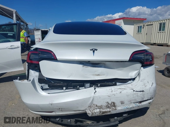 2023 Tesla Model 3 z VIN 5YJ3E1EA3PF451392, wystawiony jako IAAI lot #41668299 z przebiegiem 77 915 mil mil oraz . Historia ofert i sprzedaży dostępna na DreamBid. Obrazek 15.