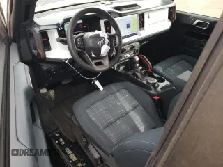 2024 Ford Bronco Heritage Edition z VIN 1FMDE4CH2RLA74426, wystawiony jako Copart lot #76751144 z przebiegiem 629 mil mil oraz Szkoda całkowita • Salvage title. Historia ofert i sprzedaży dostępna na DreamBid. Obrazek 8.