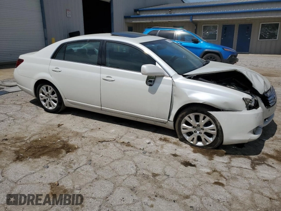 2008 Toyota Avalon XL z VIN 4T1BK36BX8U301646, wystawiony jako Copart lot #53758215 z przebiegiem Nie podano mil oraz Szkoda całkowita • Salvage title. Historia ofert i sprzedaży dostępna na DreamBid. Obrazek 4.