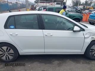 2019 Volkswagen Golf SE z VIN WVWKR7AU6KW910647, wystawiony jako IAAI lot #41502997 z przebiegiem 20 649 mil mil oraz . Historia ofert i sprzedaży dostępna na DreamBid. Obrazek 13.