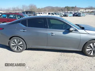 2019 Nissan Altima 2.5 SV with VIN 1N4BL4DV7KC121581, listed as a IAAI auction lot 41695568 with 109,447 mi miles. Bid and sale history available at carsss.com. Image 13.