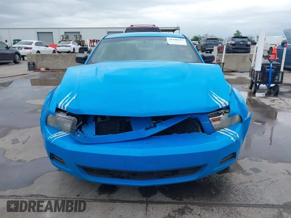 2011 Ford Mustang V6 z VIN 1ZVBP8AM2B5138727, wystawiony jako IAAI lot #41940117 z przebiegiem 173 824 mil mil oraz . Historia ofert i sprzedaży dostępna na DreamBid. Obrazek 12.