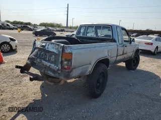 1990 Toyota Pickup DLX z VIN JT4VN13D3L5024456, wystawiony jako Copart lot #75834064 z przebiegiem 200 893 mil mil oraz Szkoda całkowita • Salvage title. Historia ofert i sprzedaży dostępna na DreamBid. Obrazek 3.