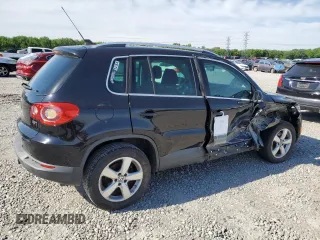 2010 Volkswagen Tiguan Wolfsburg Edition z VIN WVGAV7AX2AW527803, wystawiony jako Copart lot #55920475 z przebiegiem 107 682 mil mil oraz Szkoda całkowita • Salvage title. Historia ofert i sprzedaży dostępna na DreamBid. Obrazek 3.