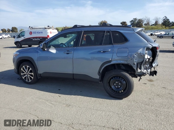 2022 Toyota Corolla Cross XLE с VIN 7MUDAAAG0NV030559, выставлен на аукционе Copart как лот 54075315 с пробегом 28 557 миль миль и Списание • Salvage title. История ставок и продаж доступна на DreamBid. Изображение 2.