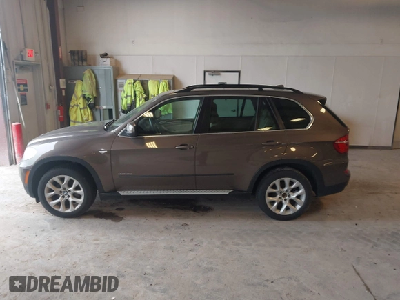2013 BMW X5 xDrive35i z VIN 5UXZV4C54D0B21144, wystawiony jako IAAI lot #42304165 z przebiegiem 164 673 mil mil oraz . Historia ofert i sprzedaży dostępna na DreamBid. Obrazek 14.