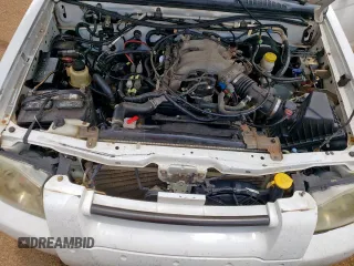 2001 Nissan Frontier SE z VIN 1N6ED27T21C305986, wystawiony jako Copart lot #59665065 z przebiegiem 201 540 mil mil oraz Czysty tytuł • Clean title. Historia ofert i sprzedaży dostępna na DreamBid. Obrazek 11.