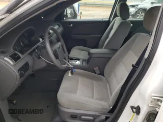 2005 Ford Five Hundred SE z VIN 1FAFP231X5G165841, wystawiony jako Copart lot #43117535 z przebiegiem 154 874 mil mil oraz Czysty tytuł • Clean title. Historia ofert i sprzedaży dostępna na DreamBid. Obrazek 7.