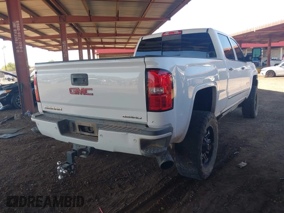 2016 GMC Sierra 2500HD Denali z VIN 1GT12UE85GF157972, wystawiony jako IAAI lot #40659216 z przebiegiem 130 351 mil mil oraz . Historia ofert i sprzedaży dostępna na DreamBid. Obrazek 4.