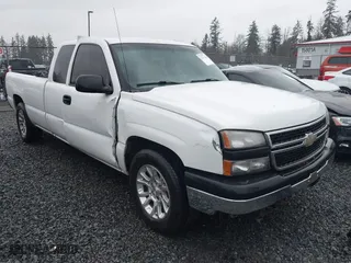 2006 Chevrolet Silverado 1500 LS with VIN 1GCEC19V46E234140, listed as a IAAI auction lot 41481122 with 290,635 mi miles. Bid and sale history available at carsss.com. Image 1.