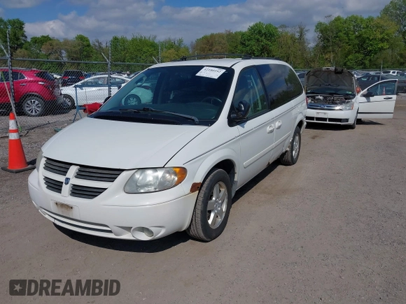 2005 Dodge Caravan SXT with VIN 2D4GP44L25R374602, listed as a IAAI auction lot 42180592 with 150,730 mi miles and . Bid and sale history available at carsss.com. Image 2.