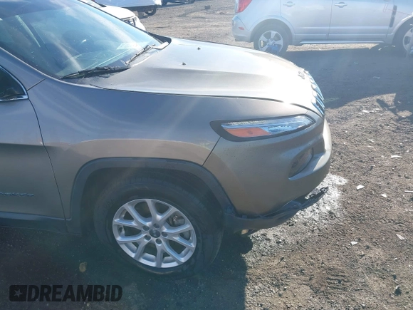 2018 Jeep Cherokee Latitude Plus with VIN 1C4PJMLB7JD576453, listed as a IAAI auction lot 41875382 with 81,298 mi miles. Bid and sale history available at carsss.com. Image 18.