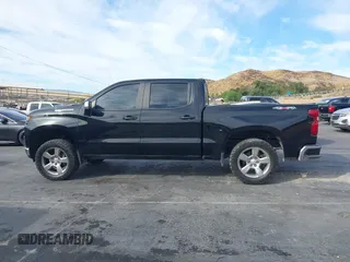 2020 Chevrolet Silverado 1500 LT with VIN 1GCUYDEDXLZ221344, listed as a IAAI auction lot 40731228 with 101,218 mi miles and . Bid and sale history available at DreamBid. Image 14.