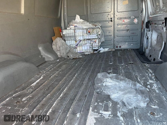 2010 Ford Econoline Cargo Commercial z VIN 1FTNE1EW9ADA90897, wystawiony jako IAAI lot #42375497 z przebiegiem 222 826 mil mil oraz . Historia ofert i sprzedaży dostępna na DreamBid. Obrazek 2.