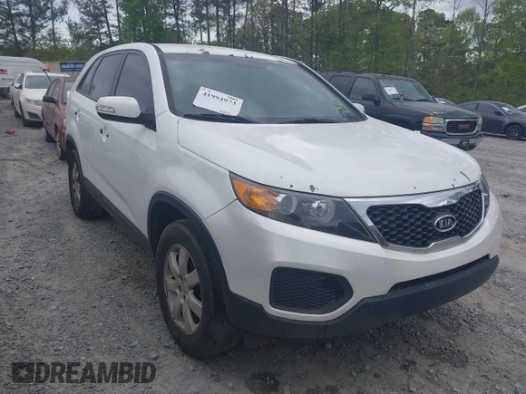 2011 Kia Sorento LX with VIN 5XYKT3A19BG132163, listed as a IAAI auction lot 41994973 with 212,331 mi miles. Bid and sale history available at carsss.com. Image 1.
