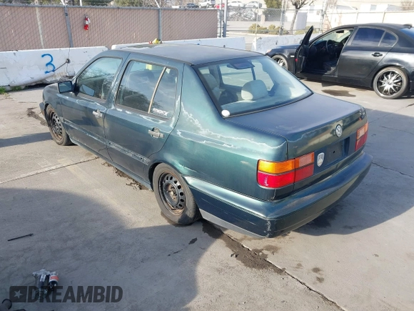 1998 Volkswagen Jetta z VIN 3VWRF61H5WM228558, wystawiony jako IAAI lot #41614111 z przebiegiem 198 205 mil mil oraz . Historia ofert i sprzedaży dostępna na DreamBid. Obrazek 3.