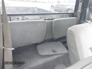 1990 Toyota Pickup z VIN JT4VN93D7L5014236, wystawiony jako IAAI lot #41776761 z przebiegiem Nie podano mil oraz . Historia ofert i sprzedaży dostępna na DreamBid. Obrazek 8.