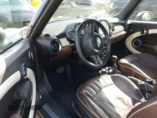 2012 MINI Convertible z VIN WMWZN3C53CT134194, wystawiony jako IAAI lot #42261686 z przebiegiem 104 099 mil mil oraz . Historia ofert i sprzedaży dostępna na DreamBid. Obrazek 5.