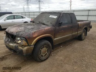 2001 GMC Sonoma SLS w/1SH Pkg with VIN 1GTDT19W418197604, listed as a Copart auction lot 66607874 with 0 mi miles and Salvage Title. Bid and sale history available at carsss.com. Image 1.