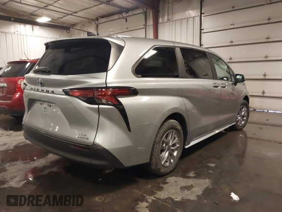 2022 Toyota Sienna XLE with VIN 5TDYRKEC6NS126603, listed as a IAAI auction lot 41561490 with 69,069 mi miles. Bid and sale history available at carsss.com. Image 4.
