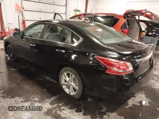2013 Nissan Altima SV with VIN 1N4AL3AP8DN555186, listed as a IAAI auction lot 41576284 with 174,848 mi miles and . Bid and sale history available at carsss.com. Image 3.