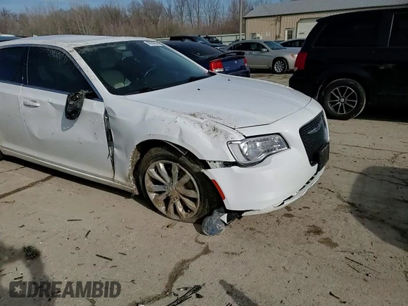 2017 Chrysler 300 Limited z VIN 2C3CCARG1HH610415, wystawiony jako Copart lot #43934085 z przebiegiem 162 614 mil mil oraz Szkoda całkowita • Salvage title. Historia ofert i sprzedaży dostępna na DreamBid. Obrazek 11.