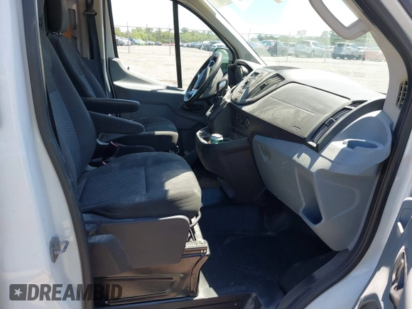 2018 Ford Transit z VIN 1FTYR1YM3JKB16286, wystawiony jako IAAI lot #42038526 z przebiegiem 135 734 mil mil oraz . Historia ofert i sprzedaży dostępna na DreamBid. Obrazek 5.