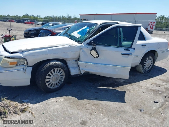 2007 Mercury Grand Marquis LS with VIN 2MEFM75VX7X623356, listed as a IAAI auction lot 41783361 with 157,921 mi miles. Bid and sale history available at carsss.com. Image 6.