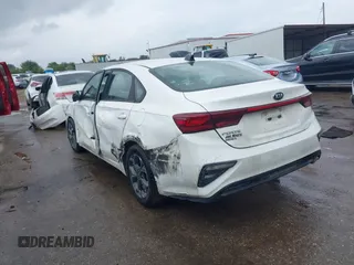 2020 Kia Forte LXS z VIN 3KPF24AD9LE208838, wystawiony jako IAAI lot #42149658 z przebiegiem 160 793 mil mil oraz . Historia ofert i sprzedaży dostępna na DreamBid. Obrazek 3.