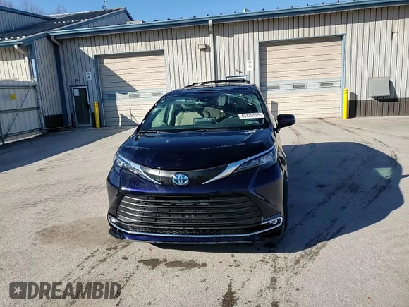 2024 Toyota Sienna XLE with VIN 5TDJSKFC6RS109729, listed as a Copart auction lot 49429595 with 17,404 mi miles and Salvage Title. Bid and sale history available at DreamBid. Image 14.