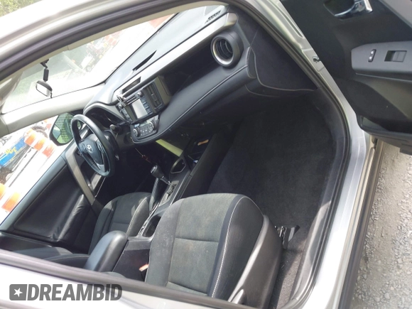 2016 Toyota RAV4 XLE z VIN 2T3RFREV2GW531219, wystawiony jako IAAI lot #42445683 z przebiegiem 72 849 mil mil oraz . Historia ofert i sprzedaży dostępna na DreamBid. Obrazek 5.