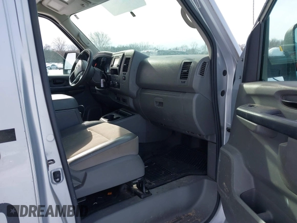 2016 Nissan NV Cargo SV z VIN 1N6BF0LY4GN807205, wystawiony jako IAAI lot #41321682 z przebiegiem 151 759 mil mil oraz . Historia ofert i sprzedaży dostępna na DreamBid. Obrazek 5.