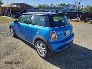 2009 MINI Hardtop S with VIN WMWMF73519TW86705, listed as a Copart auction lot 52047985 with 80,443 mi miles and Clean Title. Bid and sale history available at DreamBid. Image 3.